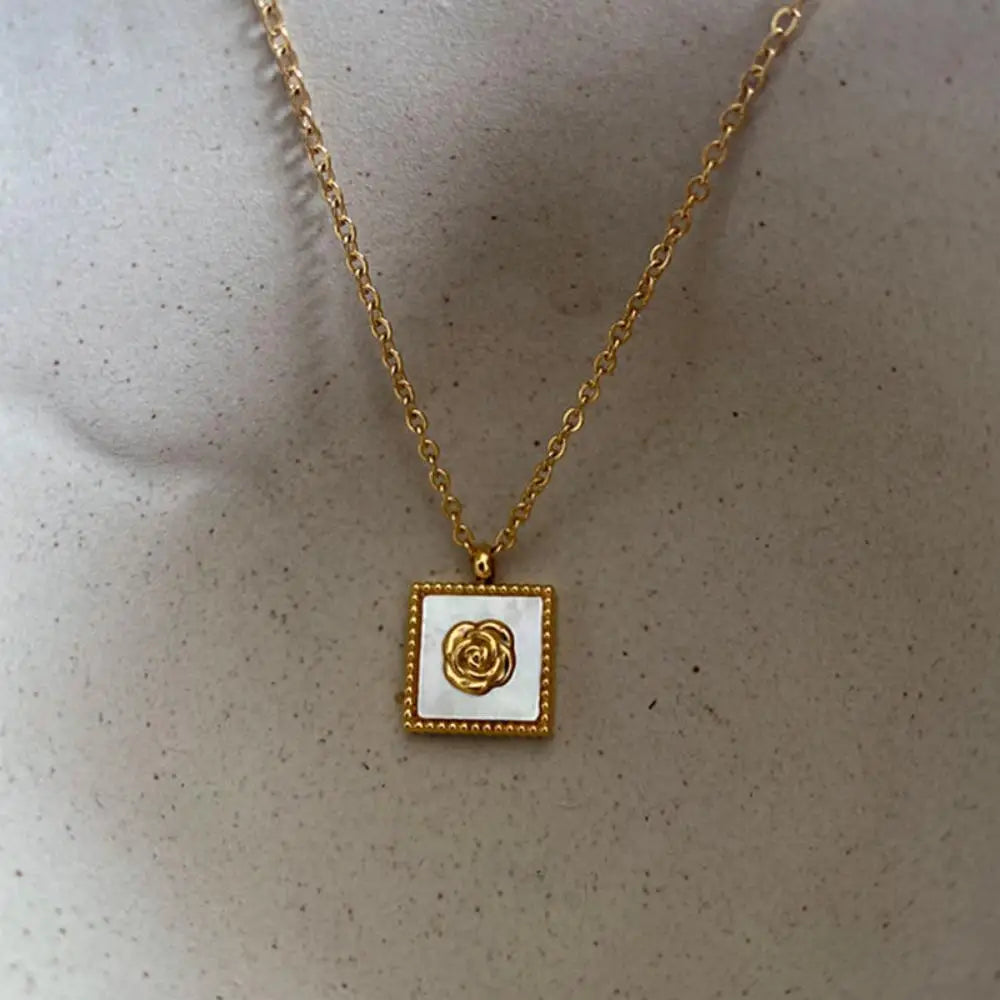 Stainless Steel Flower Pendant Necklace For Women Fashion Ladies Gold Color Clavicle Chain High Quality Jewelry Wedding Gifts