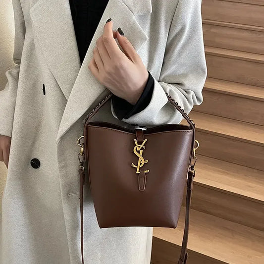 2025 Summer-Ready Bucket Bag Women Artisanal Weave Convertible Crossbody EcoChic Essentials Multi-Functional Beach-to-Bar Haute