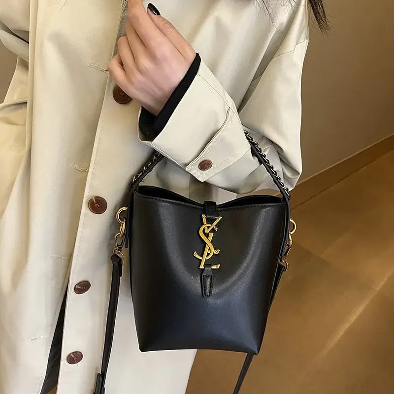 2025 Summer-Ready Bucket Bag Women Artisanal Weave Convertible Crossbody EcoChic Essentials Multi-Functional Beach-to-Bar Haute
