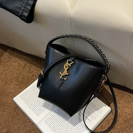 2025 Summer-Ready Bucket Bag Women Artisanal Weave Convertible Crossbody EcoChic Essentials Multi-Functional Beach-to-Bar Haute