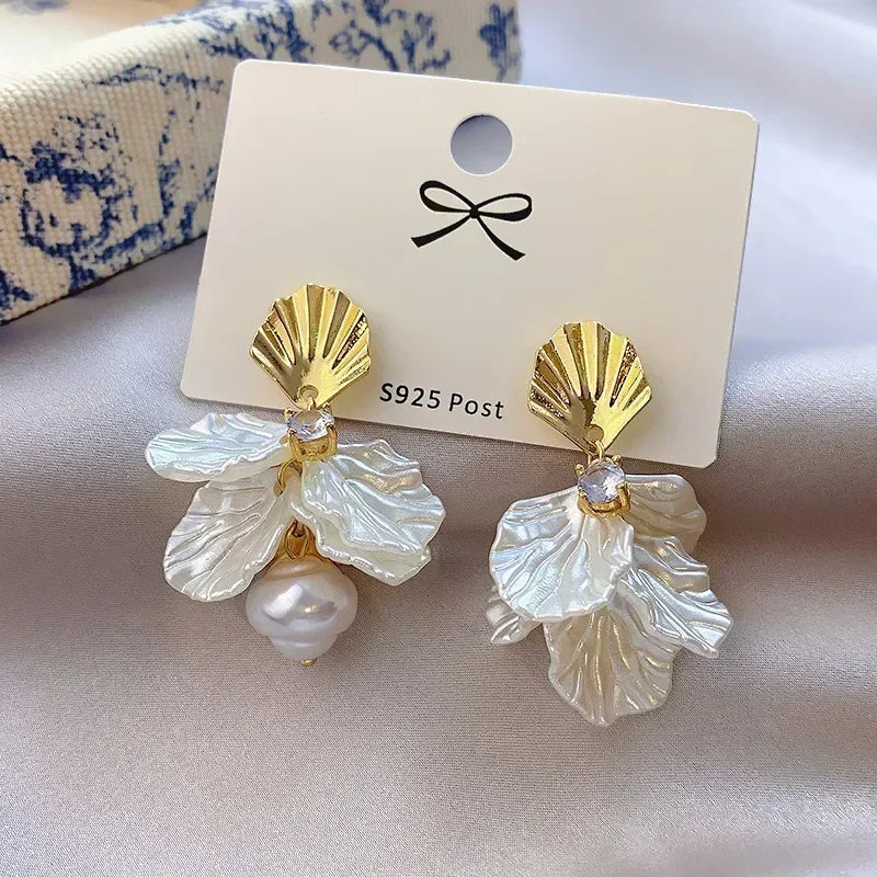 Vintage Geometry Irregular Eardrop Personality Asymmetry Dripping Oil Earrings for Women Fashion Daily Commuting Jewelry Gifts